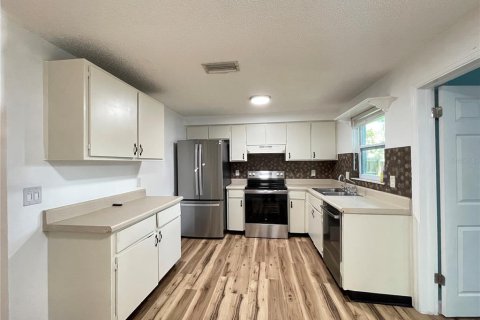 House in New Port Richey, Florida 3 bedrooms, 111.48 sq.m. № 1898778 - photo 14