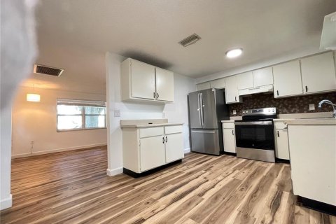 House in New Port Richey, Florida 3 bedrooms, 111.48 sq.m. № 1898778 - photo 15