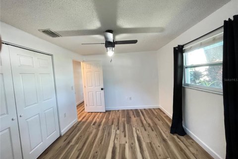House in New Port Richey, Florida 3 bedrooms, 111.48 sq.m. № 1898778 - photo 16