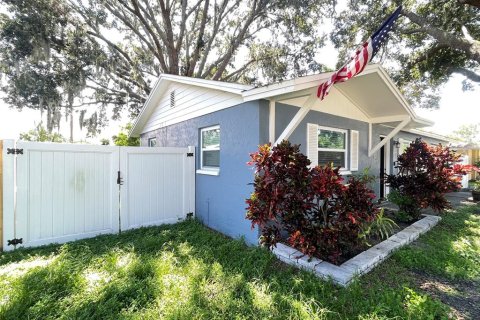 House in New Port Richey, Florida 3 bedrooms, 111.48 sq.m. № 1898778 - photo 3