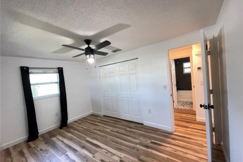 House in New Port Richey, Florida 3 bedrooms, 111.48 sq.m. № 1898778 - photo 18