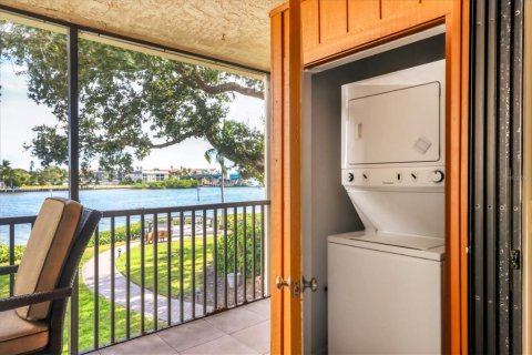 Copropriété à vendre à Sarasota, Floride: 2 chambres, 79.9 m2 № 2317489 - photo 16
