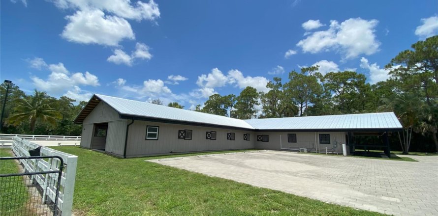 Apartment in Loxahatchee Groves, Florida 2 bedrooms, 437.76 sq.m. № 2254312