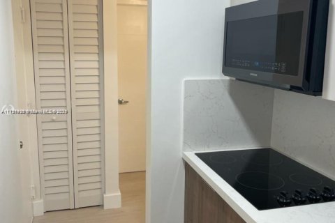 Condominio en venta en Miami, Florida, 1 dormitorio, 58.9 m2 № 1863296 - foto 4
