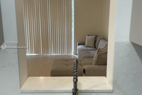 Condominio en venta en Miami, Florida, 1 dormitorio, 58.9 m2 № 1863296 - foto 3