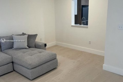 Condominio en venta en Miami, Florida, 1 dormitorio, 58.9 m2 № 1863296 - foto 2