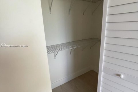 Condominio en venta en Miami, Florida, 1 dormitorio, 58.9 m2 № 1863296 - foto 13