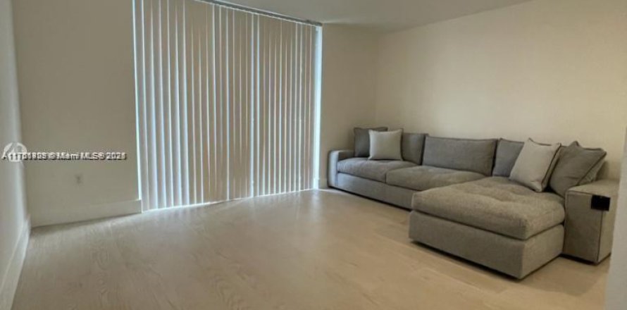 Condominio en Miami, Florida, 1 dormitorio  № 1863296