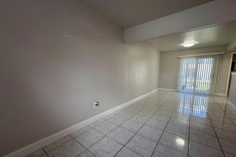 Appartement à louer à St. Lucie, Floride: 2 chambres, 92.9 m2 № 2282144 - photo 3