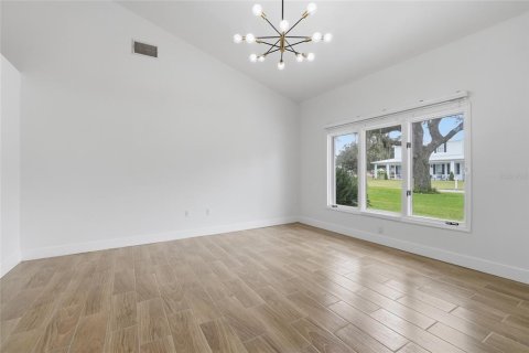House in Haines City, Florida 4 bedrooms, 266.63 sq.m. № 2426955 - photo 24