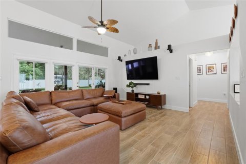 House in Haines City, Florida 4 bedrooms, 266.63 sq.m. № 2426955 - photo 21