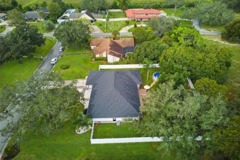House in Haines City, Florida 4 bedrooms, 266.63 sq.m. № 2426955 - photo 8