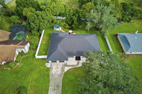 House in Haines City, Florida 4 bedrooms, 266.63 sq.m. № 2426955 - photo 9