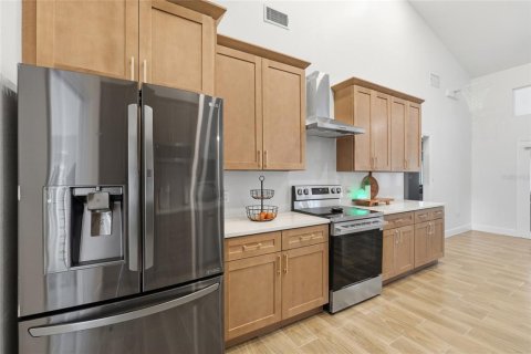 House in Haines City, Florida 4 bedrooms, 266.63 sq.m. № 2426955 - photo 18