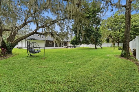 House in Haines City, Florida 4 bedrooms, 266.63 sq.m. № 2426955 - photo 11