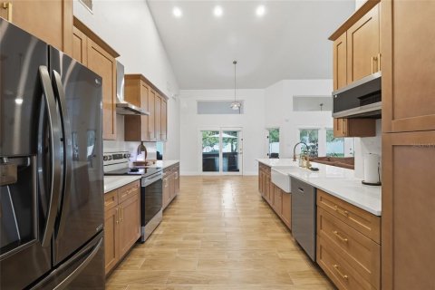 House in Haines City, Florida 4 bedrooms, 266.63 sq.m. № 2426955 - photo 19