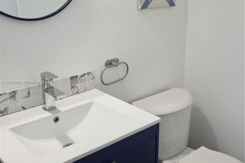 Condo in Miami Beach, Florida № 2076437 - photo 12