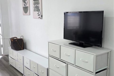 Condo in Miami Beach, Florida № 2076437 - photo 3