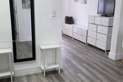 Condo in Miami Beach, Florida № 2076437 - photo 22