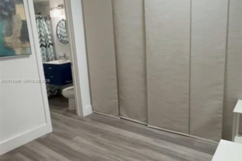 Condo in Miami Beach, Florida № 2076437 - photo 7