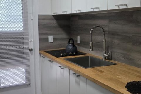 Condo in Miami Beach, Florida № 2076437 - photo 14