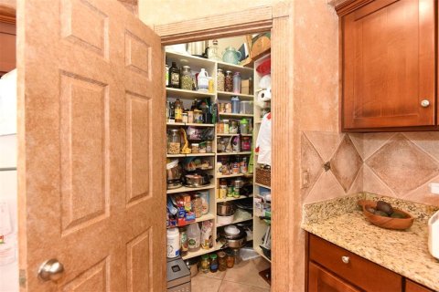 House in Ormond Beach, Florida 3 bedrooms, 246.47 sq.m. № 1916319 - photo 14