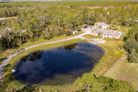 House in Ormond Beach, Florida 3 bedrooms, 246.47 sq.m. № 1916319 - photo 4