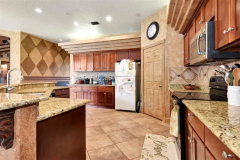 House in Ormond Beach, Florida 3 bedrooms, 246.47 sq.m. № 1916319 - photo 16