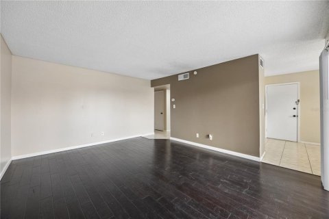 Condo in Winter Park, Florida, 1 bedroom  № 2391366 - photo 6
