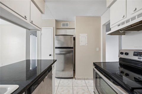 Condo in Winter Park, Florida, 1 bedroom  № 2391366 - photo 11