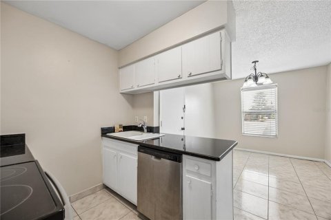 Condo in Winter Park, Florida, 1 bedroom  № 2391366 - photo 10