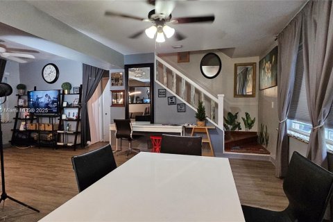 Снять в аренду виллу или дом в Корал-Гейблс, Флорида 3 спальни, 102.19м2, № 2017211 - фото 5