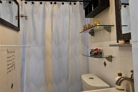 Снять в аренду виллу или дом в Корал-Гейблс, Флорида 3 спальни, 102.19м2, № 2017211 - фото 13