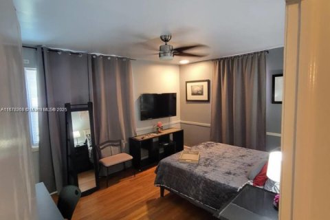 Снять в аренду виллу или дом в Корал-Гейблс, Флорида 3 спальни, 102.19м2, № 2017211 - фото 23