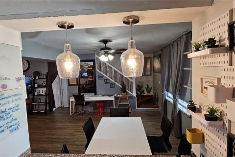 Снять в аренду виллу или дом в Корал-Гейблс, Флорида 3 спальни, 102.19м2, № 2017211 - фото 6