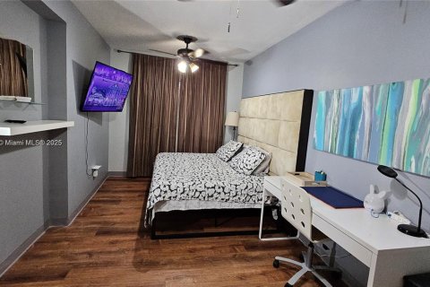 Снять в аренду виллу или дом в Корал-Гейблс, Флорида 3 спальни, 102.19м2, № 2017211 - фото 15