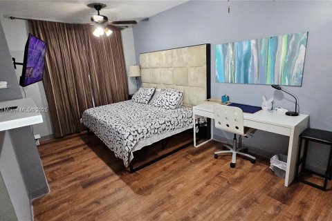 Снять в аренду виллу или дом в Корал-Гейблс, Флорида 3 спальни, 102.19м2, № 2017211 - фото 20