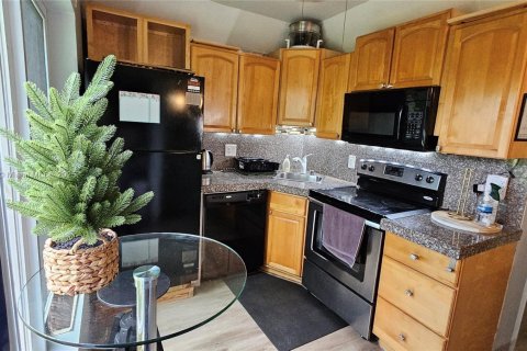 Снять в аренду виллу или дом в Корал-Гейблс, Флорида 3 спальни, 102.19м2, № 2017211 - фото 9