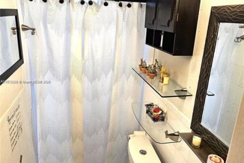 Снять в аренду виллу или дом в Корал-Гейблс, Флорида 3 спальни, 102.19м2, № 2017211 - фото 14