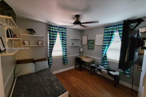 Снять в аренду виллу или дом в Корал-Гейблс, Флорида 3 спальни, 102.19м2, № 2017211 - фото 29