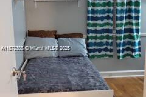 Снять в аренду виллу или дом в Корал-Гейблс, Флорида 3 спальни, 102.19м2, № 2017211 - фото 26