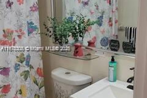 Снять в аренду виллу или дом в Корал-Гейблс, Флорида 3 спальни, 102.19м2, № 2017211 - фото 25