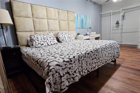 Снять в аренду виллу или дом в Корал-Гейблс, Флорида 3 спальни, 102.19м2, № 2017211 - фото 16