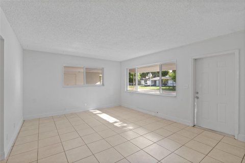 House in Fort Lauderdale, Florida 3 bedrooms, 92.9 sq.m. № 2400579 - photo 11