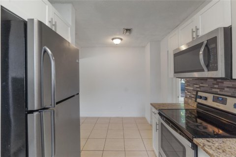 House in Fort Lauderdale, Florida 3 bedrooms, 92.9 sq.m. № 2400579 - photo 15
