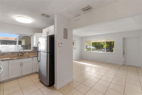 House in Fort Lauderdale, Florida 3 bedrooms, 92.9 sq.m. № 2400579 - photo 4