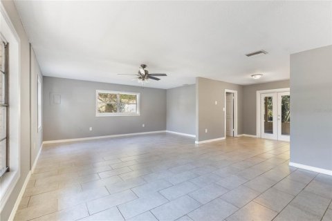 House in Tavares, Florida 3 bedrooms, 125.42 sq.m. № 1512851 - photo 3