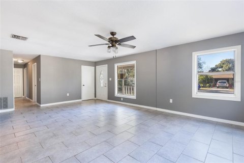 House in Tavares, Florida 3 bedrooms, 125.42 sq.m. № 1512851 - photo 5