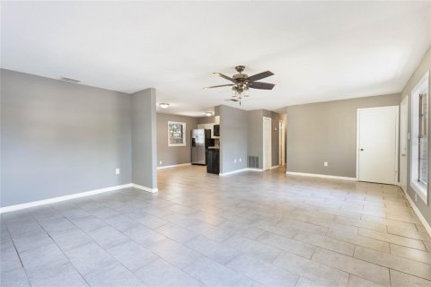 House in Tavares, Florida 3 bedrooms, 125.42 sq.m. № 1512851 - photo 4
