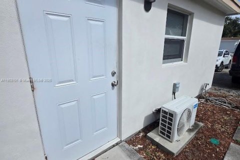 Villa ou maison à vendre à West Park, Floride: 3 chambres, 78.04 m2 № 1954356 - photo 18